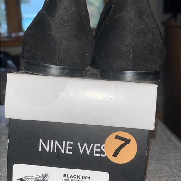 Nine West Black Pointed Flats, Size 7, Like New - Picture 4 of 5